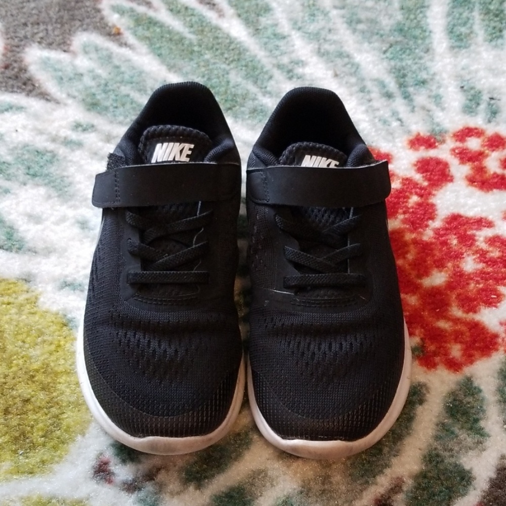 Black Nikes childrens 12.5